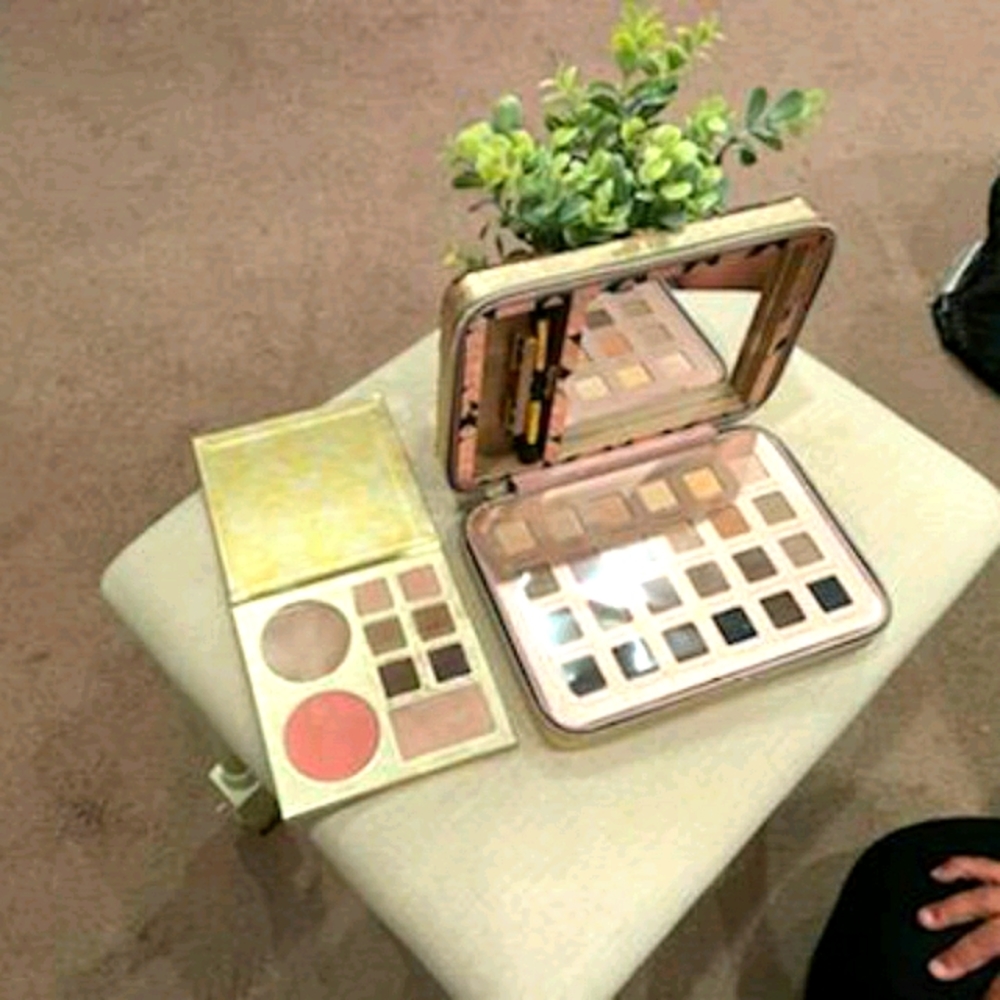 Makeup palette